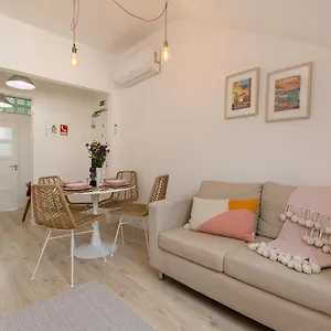 Appartamento New Bright And Cozy In Graca, Lisbona